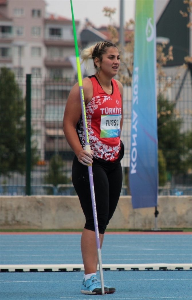 Kadınlar cirit atma finalinde altın ve gümüş madalya kazandı