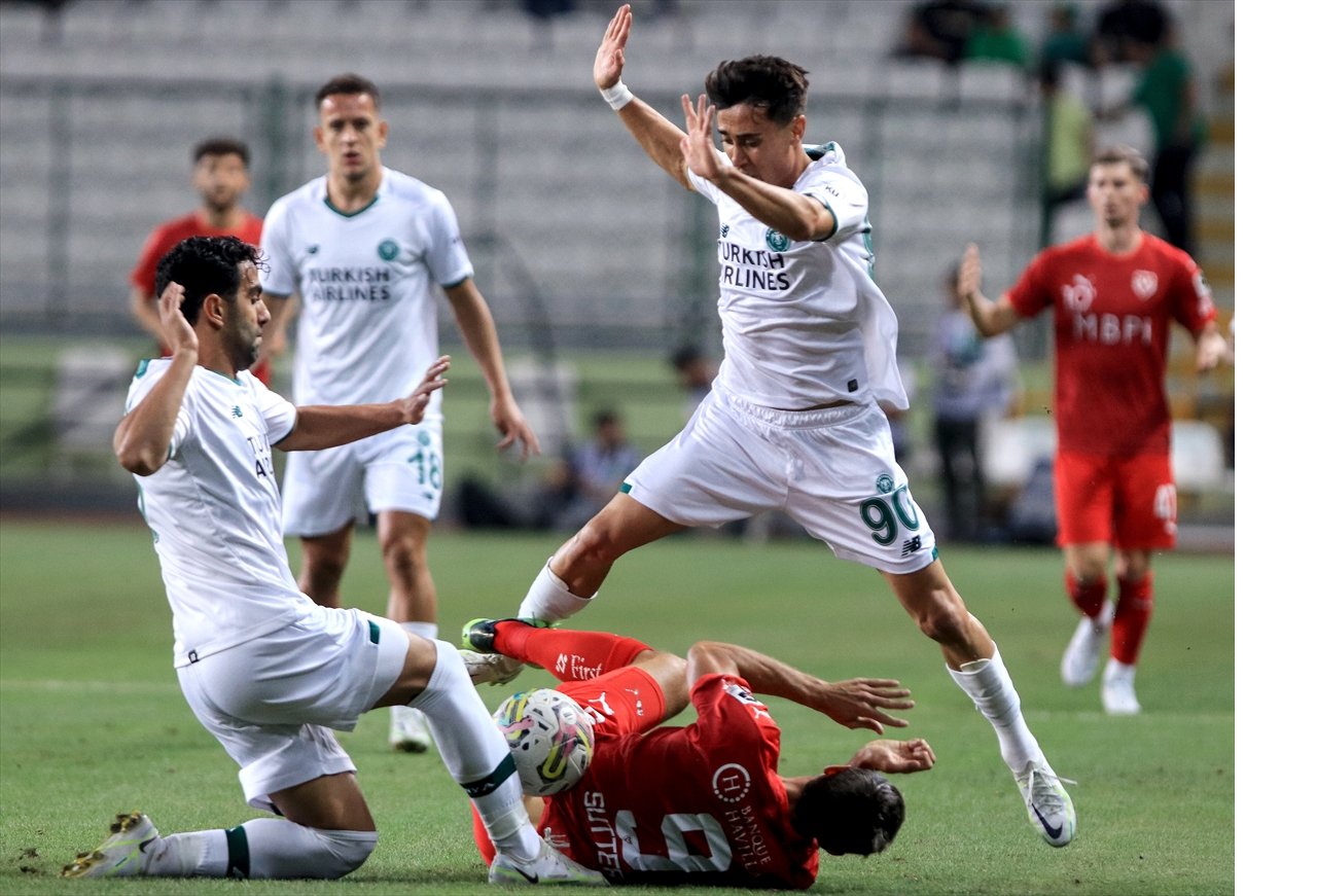 konyaspor-vaduz-macindan-kareler-6.jpg