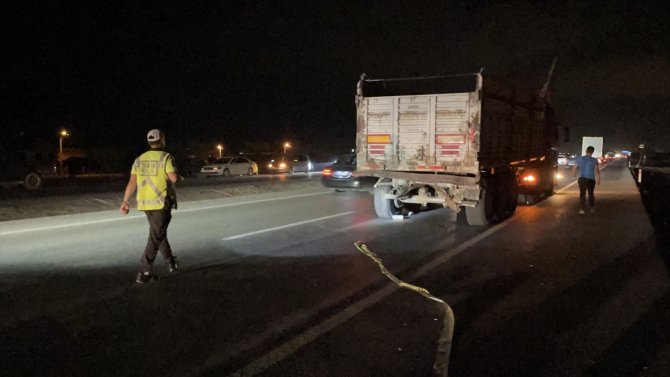 Konya'da kamyonetin tıra çarptığı kazada 3 kişi öldü