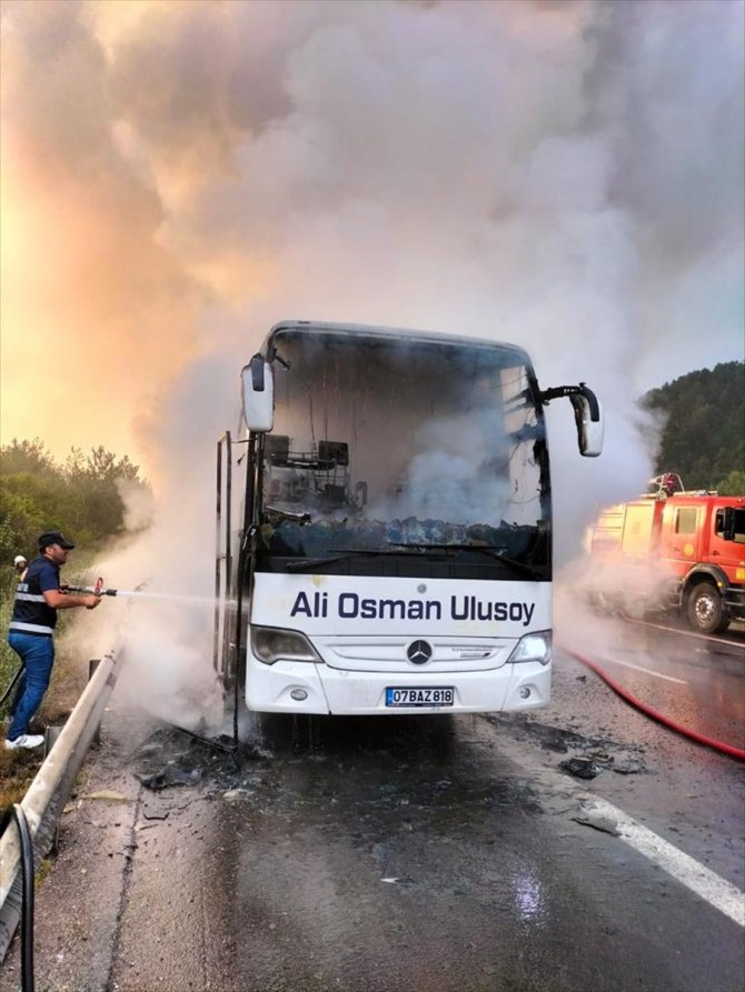 Anadolu Otoyolu'nda yolcu otobüsünde yangın!