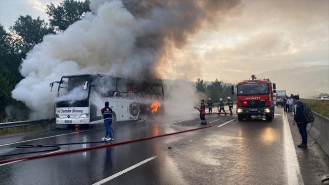 Anadolu Otoyolu'nda yolcu otobüsünde yangın!
