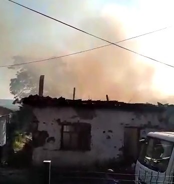 Boş evde çıkan yangın söndürüldü