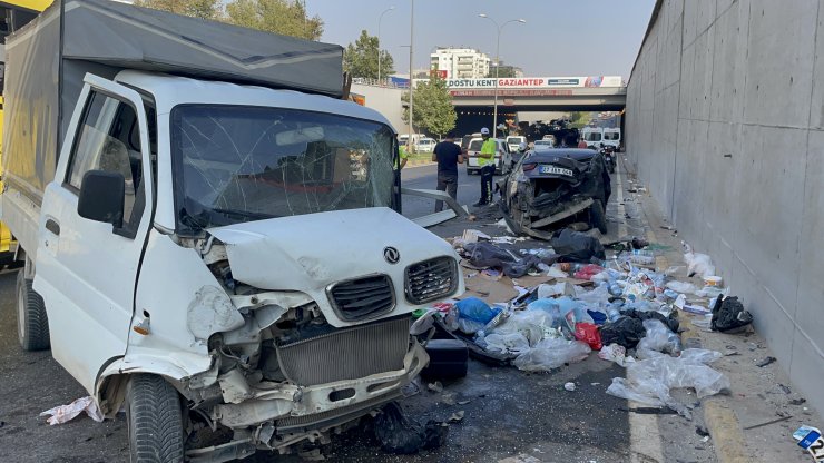 Zincirleme kaza: 3 yaralı