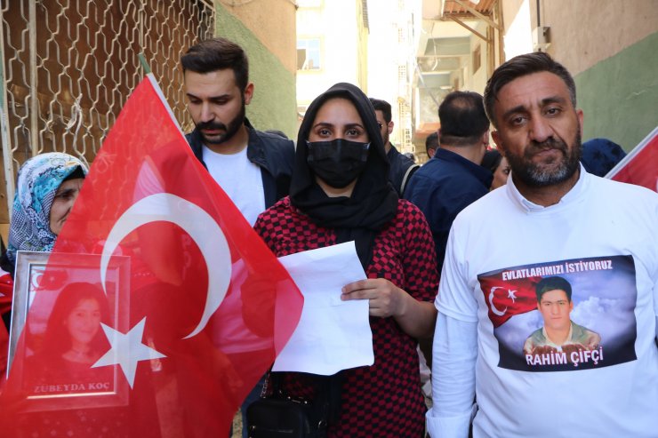 Hakkari'deki evlat eyleminde HDP binasından çalınan müziğe tepki