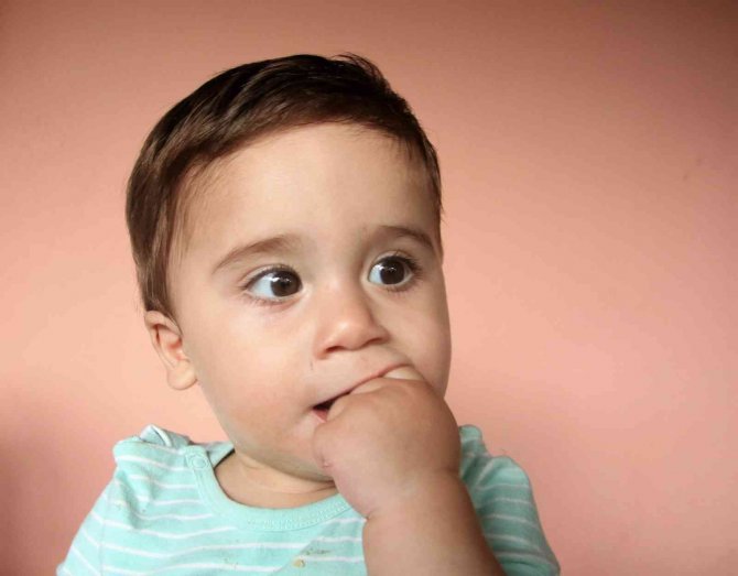 Bebeğiniz her şeyi ağzına götürüyorsa dikkat