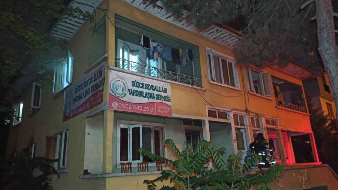 Dernekte yangın çıktı, yardım malzemeleri kullanılamaz hale geldi