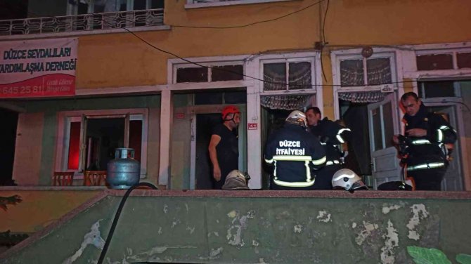 Dernekte yangın çıktı, yardım malzemeleri kullanılamaz hale geldi