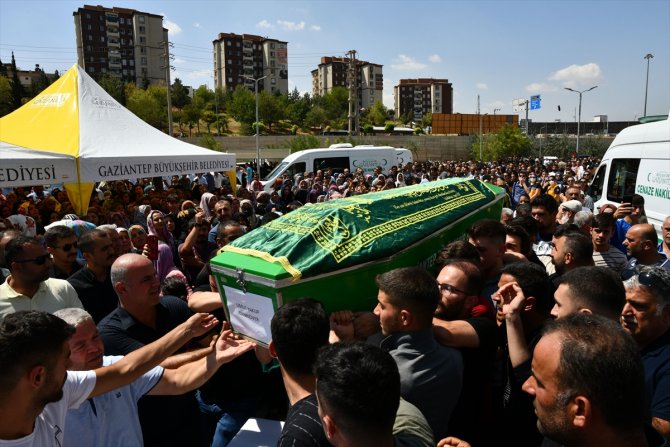 Gaziantep'teki trafik kazasında ölen sağlıkçılar ve muhabir için tören düzenlendi