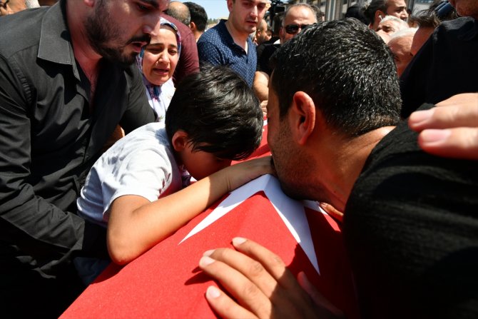 Gaziantep'teki trafik kazasında ölen sağlıkçılar ve muhabir için tören düzenlendi