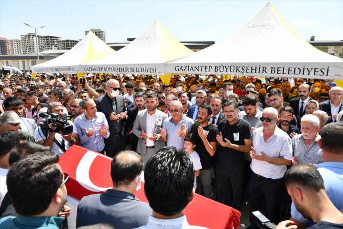 Gaziantep'teki trafik kazasında ölen sağlıkçılar ve muhabir için tören düzenlendi
