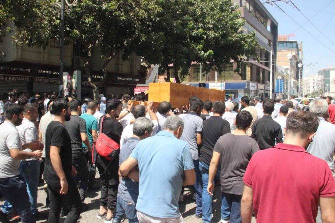 İHA muhabiri Muhammed Abdulkadir Esen son yolculuğuna uğurlandı