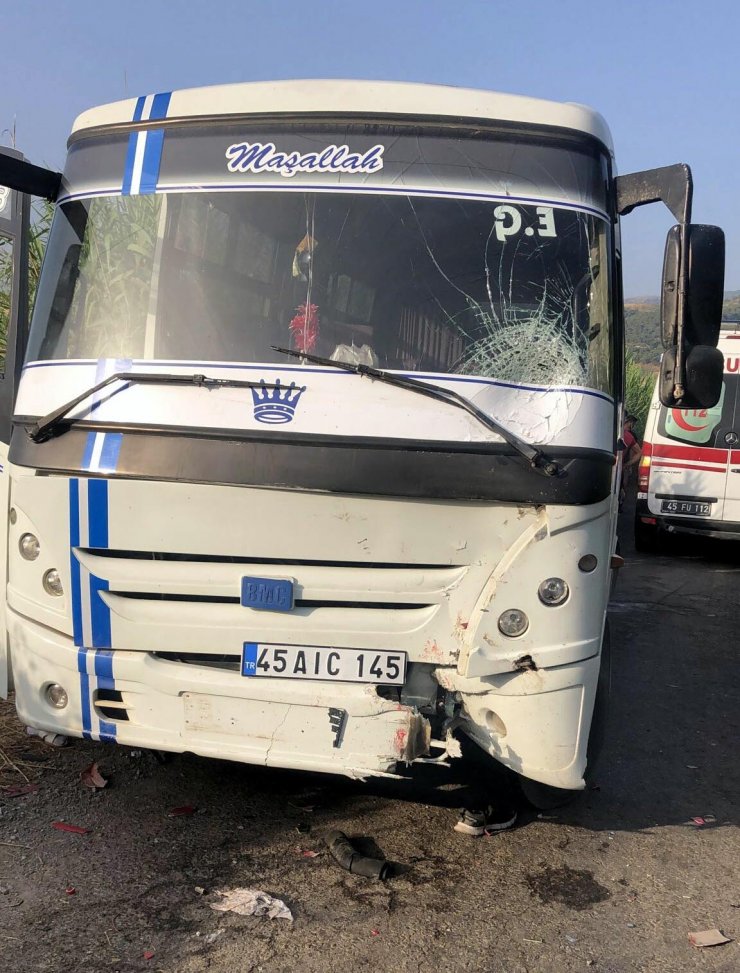 Midibüs ile çarpışan motosikletli öldü