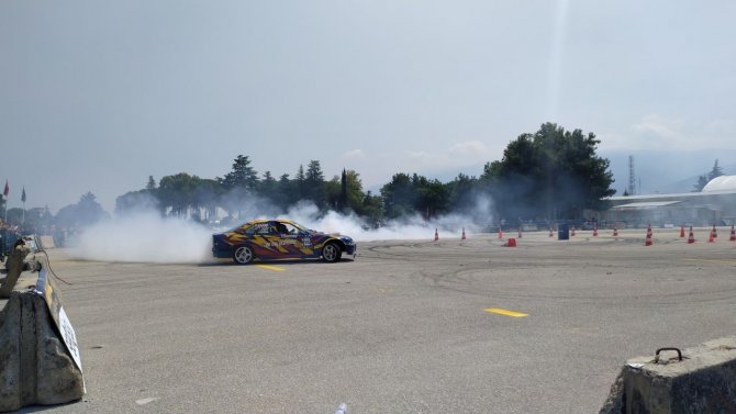 Driftçilerin gösterileri nefes kesti, o anlar dron ile görüntülendi