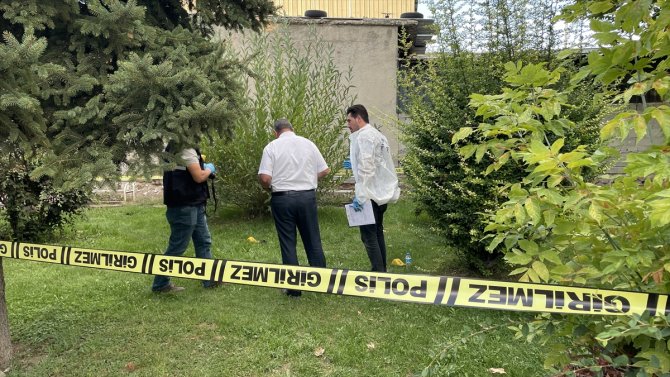 Konya'da bir kadın eski eşini tabancayla vurmak isterken ağır yaralandı