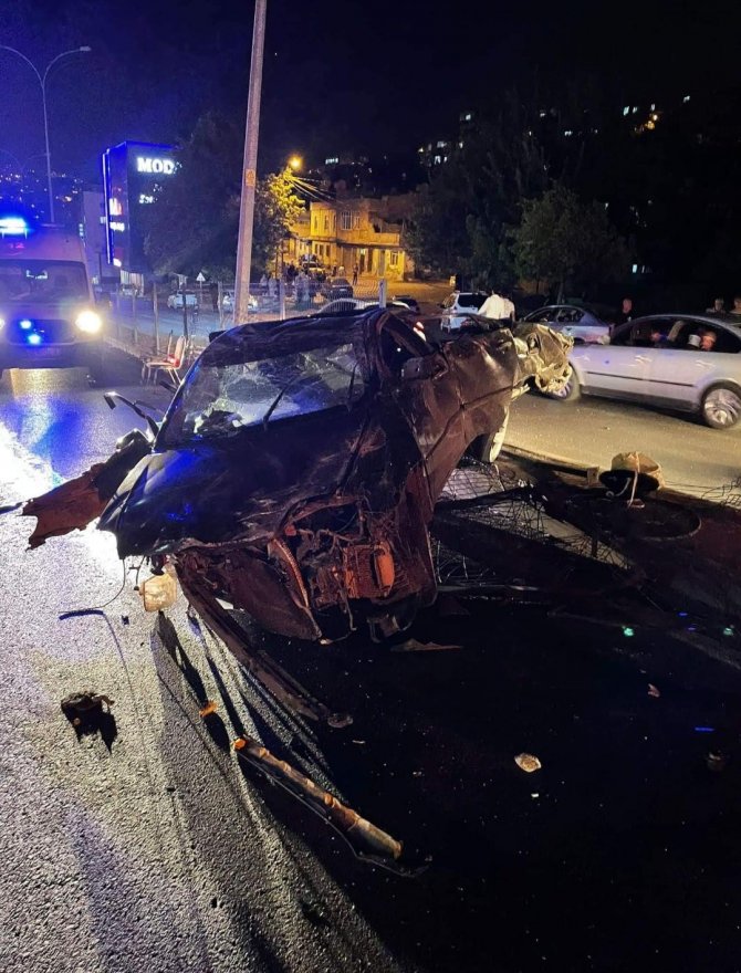 Feci kaza anı otobüsün kamerasına da yansıdı