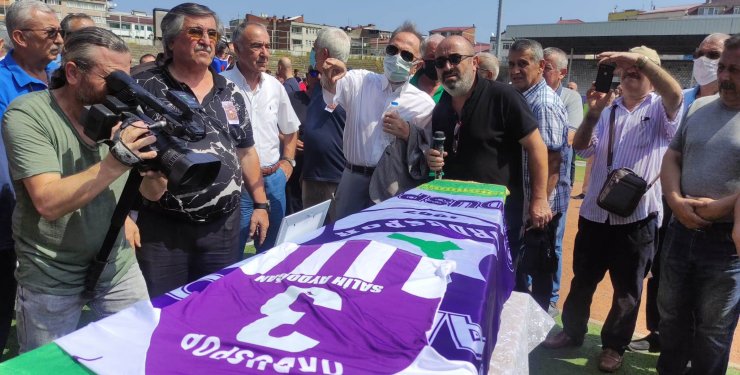 Oğlu gibi kalp krizinden ölen milli futbolcu son yolculuğuna uğurlandı