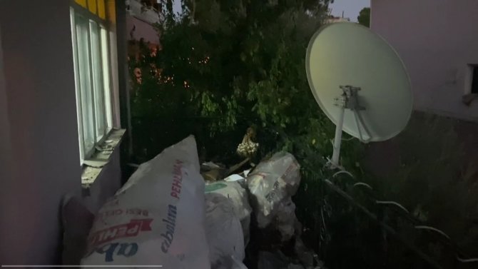 Evin balkonundaki kışlık odunların yanması sonucu çıkan yangın korkuttu