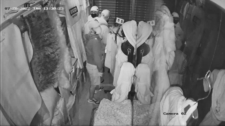 Kopyaladıkları kumandayla kepengi açtılar kasayı boşalttılar