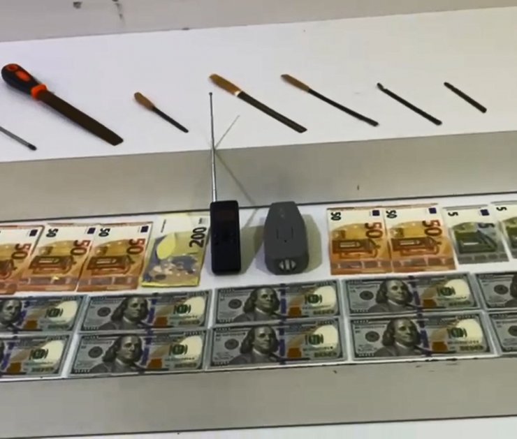 Kopyaladıkları kumandayla kepengi açtılar kasayı boşalttılar