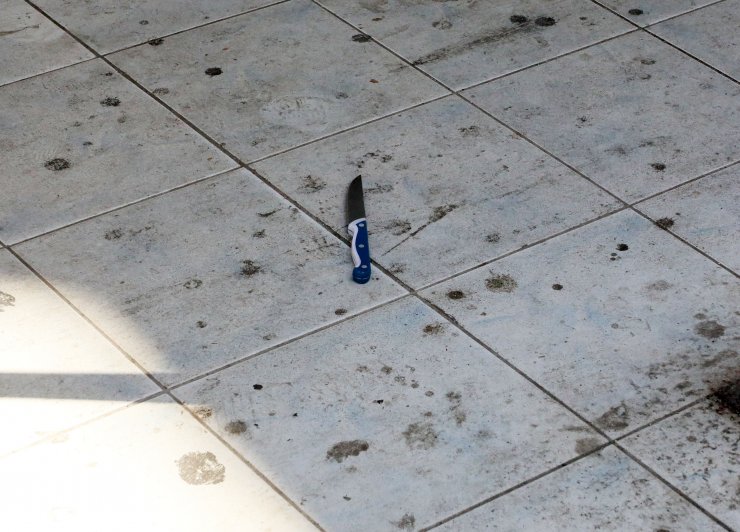 'Mutluyuz' yazılı araçlarının yanında bıçaklandı, 'Kendim yaptım' dedi