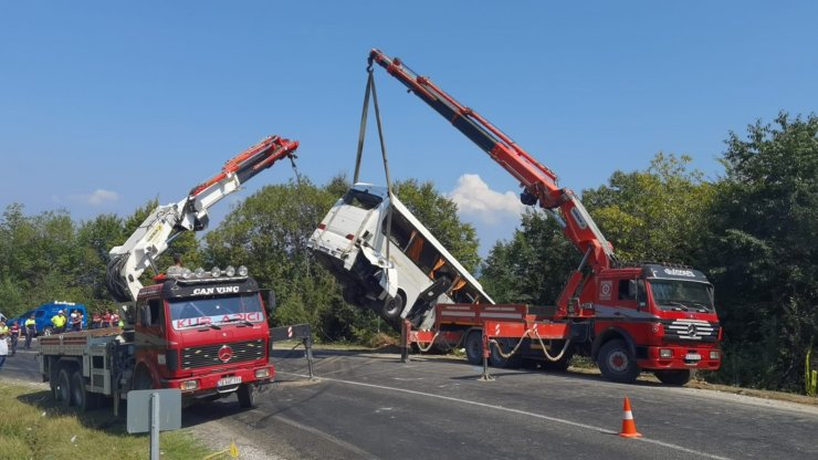 Tur otobüsü devrildi! 5 ölü, 38 yaralı