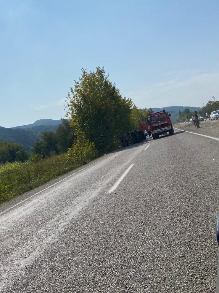 Zonguldak'ta takla atan otomobil devrildi: 1 ölü, 2 yaralı