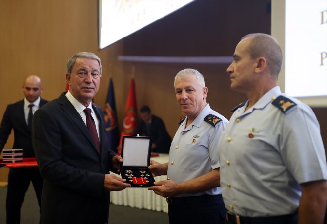 Bakan Akar'dan Yunanistan'a: Bu şımarıklık, pervasızlık kabul edilemez