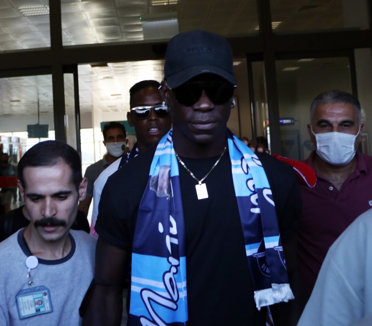 Balotelli, özel jetle Adana’dan ayrıldı