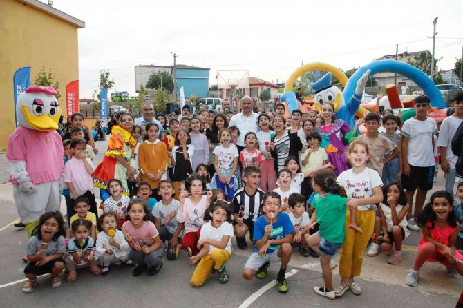 Çocuk şenliklerinde minikler eğlencenin doruğunu yaşadı