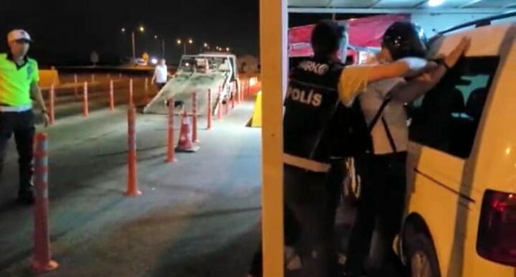 İzmir'de 18,5 kilo uyuşturucuya 2 tutuklama