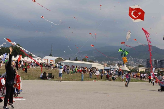 Zafer coşkusu göklere yansıdı