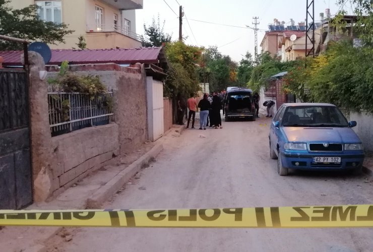 'Konya'da 'yol verme' tartışmasında tabancayla öldürülen baba- oğul toprağa verildi