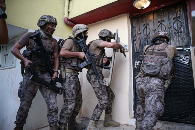 Mersin'de tefecilik operasyonunda 13 zanlı yakalandı