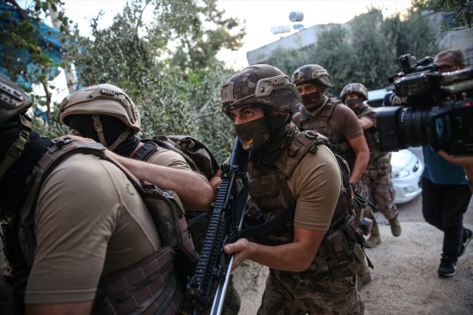 Mersin'de tefecilik operasyonunda 13 zanlı yakalandı