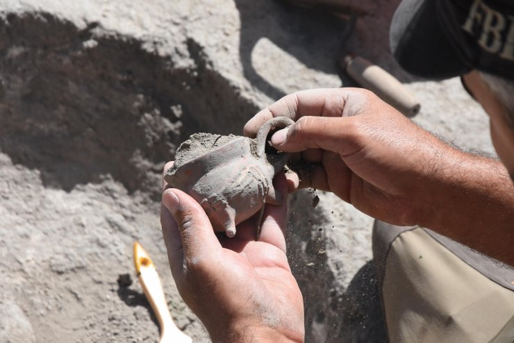 SÜ ekibi 4 bin 500 yıllık ağrı kesici buldu