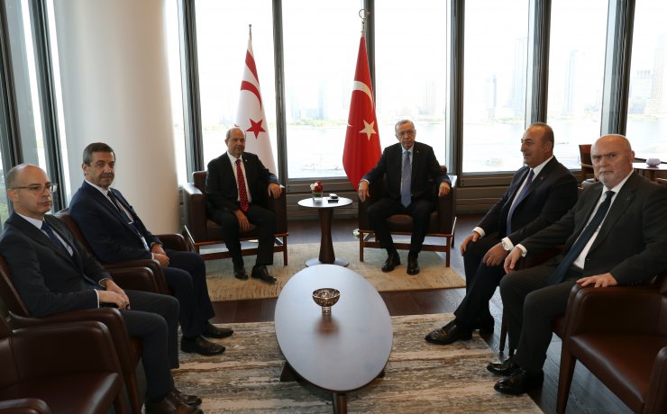 Cumhurbaşkanı Erdoğan'ın diploması trafiği sürüyor: Ersin Tatar ve Duda ile görüştü