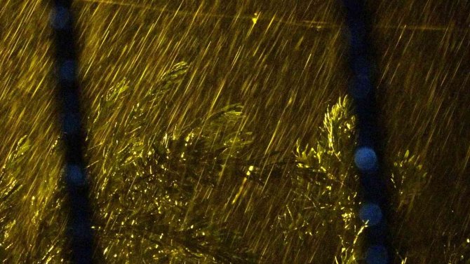 Osmaniye’de gök gürültülü sağanak yağış etkili oluyor