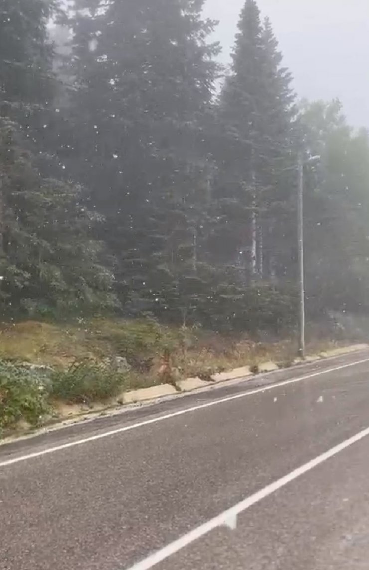 Uludağ’a mevsimin ilk karı yağdı