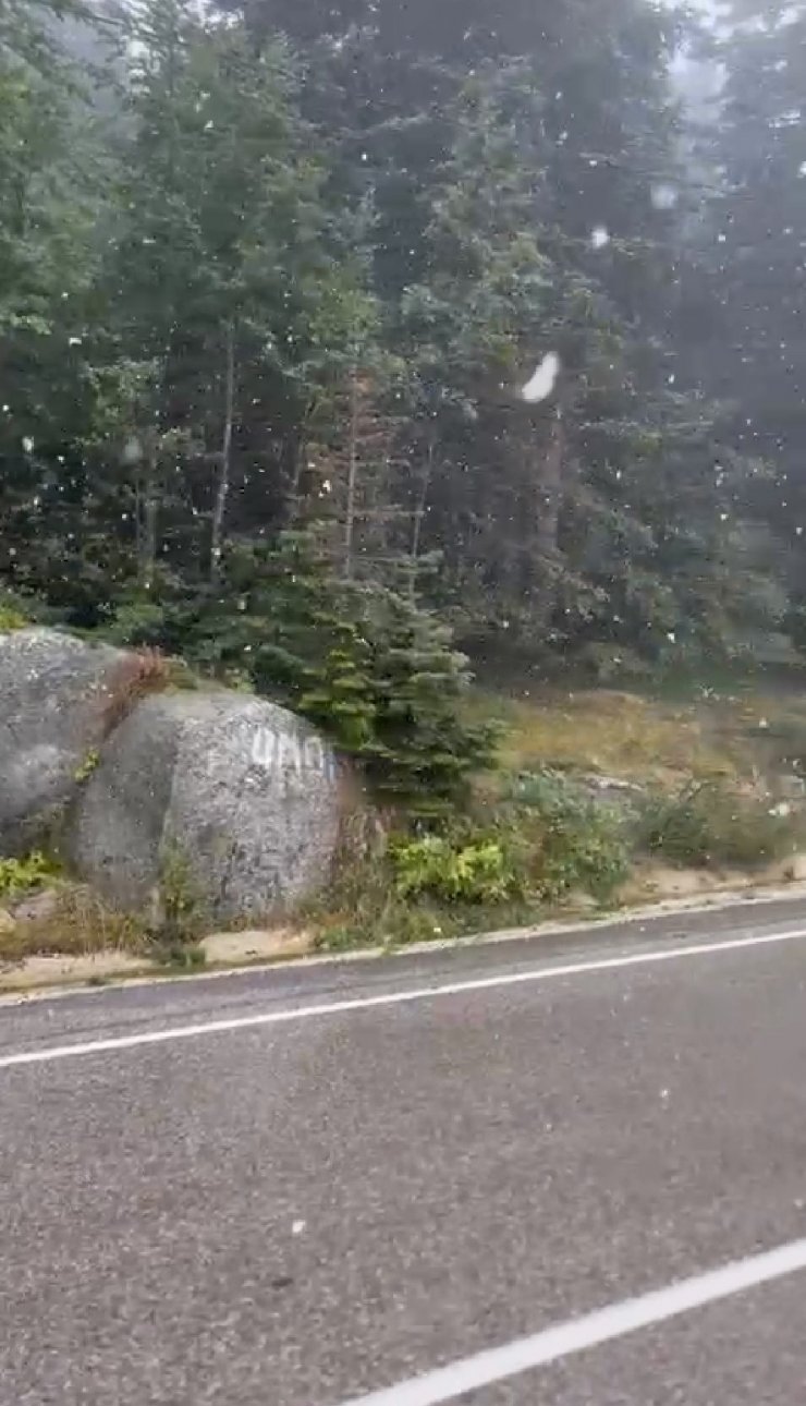 Uludağ’a mevsimin ilk karı yağdı