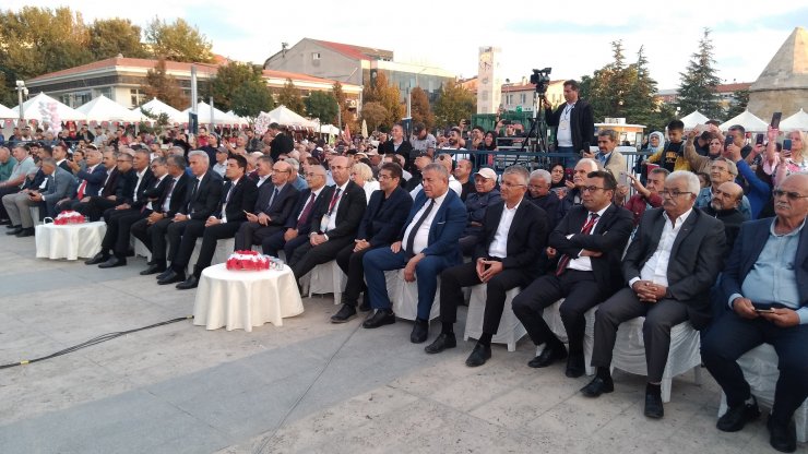 Neşat Ertaş, ölümünün 10'uncu yıl dönümünde anılıyor