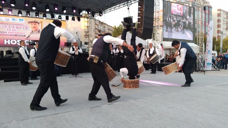 Neşat Ertaş, ölümünün 10'uncu yıl dönümünde anılıyor