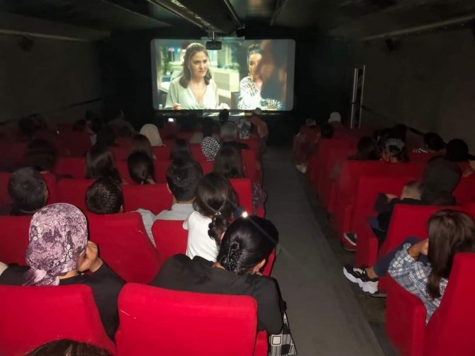 Sinema tırı 5 günde 6 ilçe gezdi