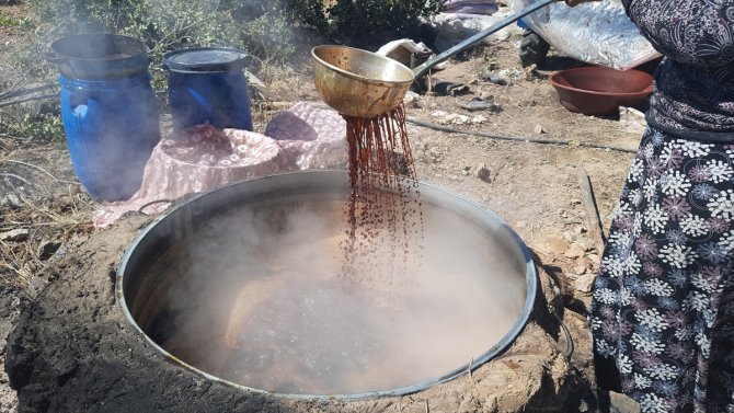 Konya'nın Bozkır ilçesinde pekmezler kaynamaya başladı
