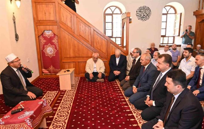 120 yıllık tarihi camide yeniden ezan sesi