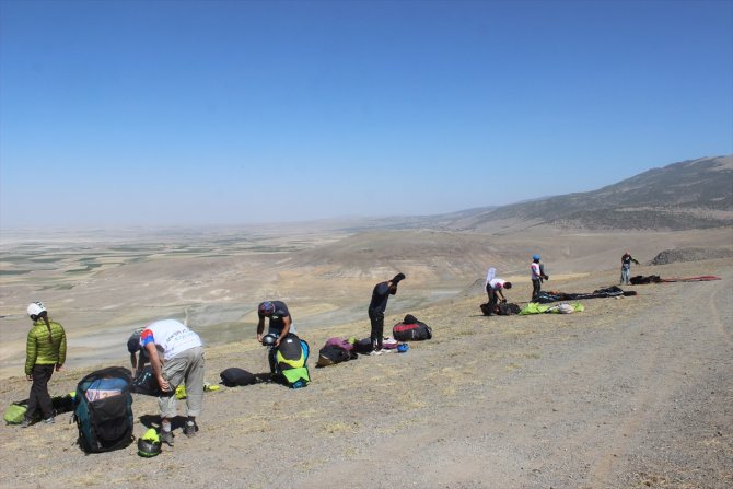 Yamaç paraşütü yarışması başladı