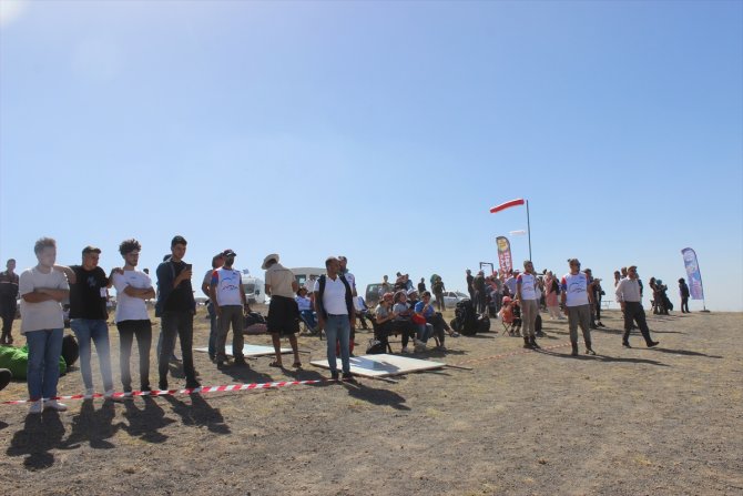 Yamaç paraşütü yarışması başladı