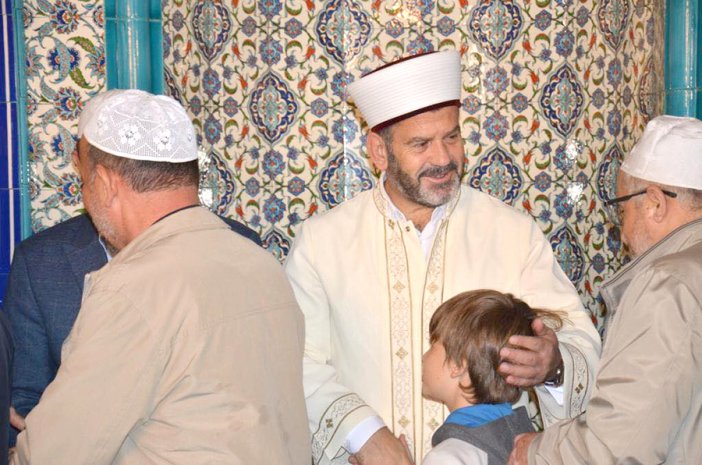 kapu-camiinde-sabah-namazi-bulusmasi-2.jpg