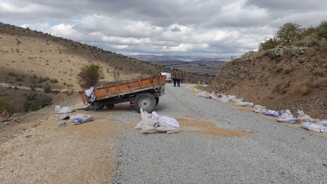 Devrilen traktörün altında kalan sürücü öldü