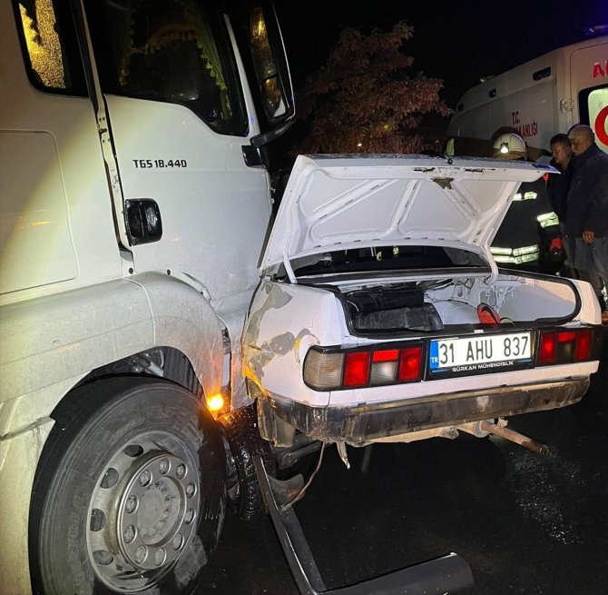 Konya'da trafik kazası: Otomobil ile tırın çarpıştığı kazada 1 kişi öldü, 1 kişi yaralandı
