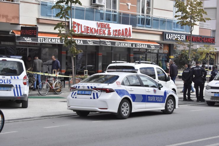 Sokakta bıçaklandı, sığındığı iş yerinde öldü